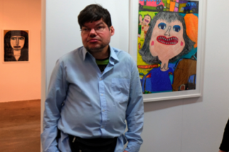 kalischer vor wand.jpg